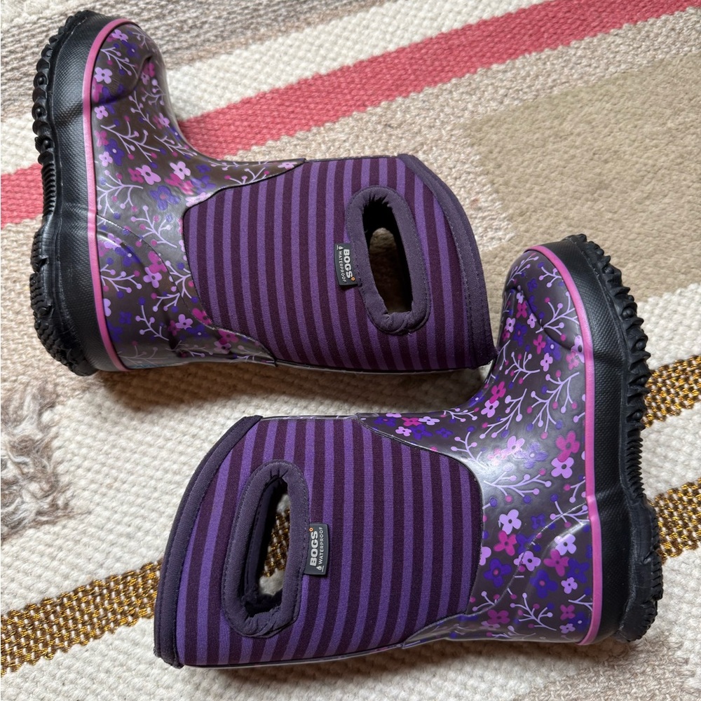 Bogs kid’s  Striped Purple Floral Snow Boots